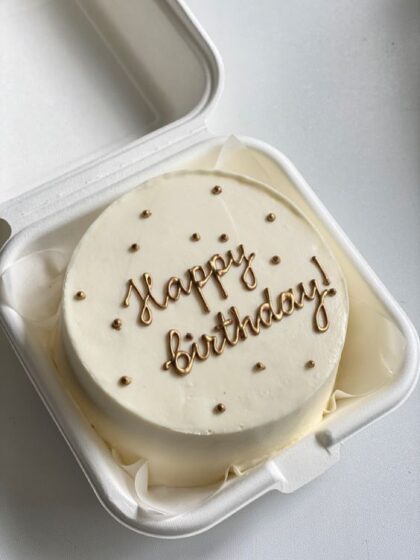 Бенто-торт с дизайном "Happy Birthday"