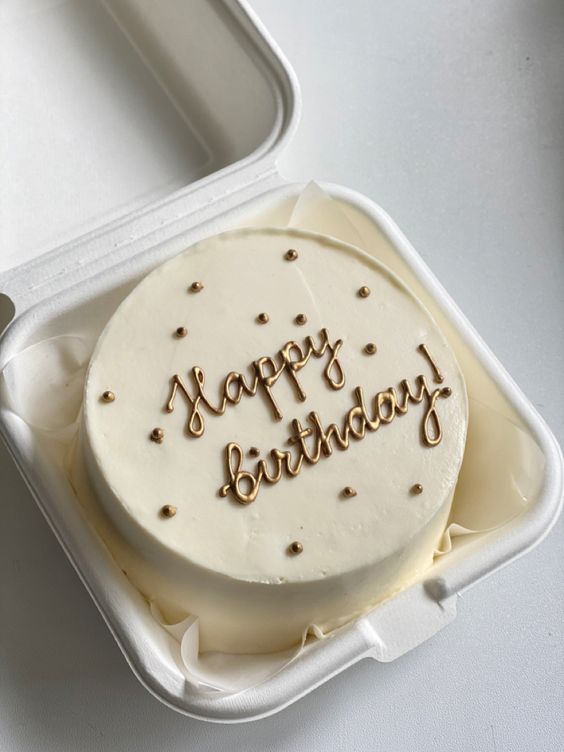 Бенто-торт с дизайном "Happy Birthday"